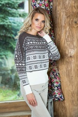 Ecru nietoperzowy sweter w skandynawskie wzory