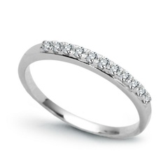 Staviori pierścionek. 11 diamentów, szlif brylantowy, masa 0,15 ct., barwa h, czystość si2. białe złoto 0,585. szerokość 4 mm.   