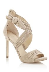 Beżowe zamszowe sandałki guess azali