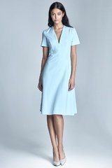 Błękitna sukienka midi z dekoltem v