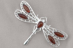 Broszka srebrna z bursztynem 1 6402100 fauna ważka nowa