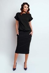 Nowoczesna czarna sukienka midi z krótkim rękawkiem