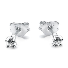 Staviori kolczyki. 2 diamenty, szlif brylantowy, masa 0,05 ct., barwa m-o, czystość i1-i2. białe złoto 0,585. średnica 1,7 mm. grubość 1,7 mm.