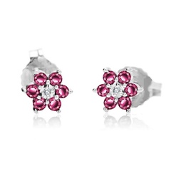 Staviori kolczyki. 2 diamenty, szlif brylantowy, masa 0,007 ct., barwa h, czystość i1. 12 rubinów, masa 0,25 ct.. białe złoto 0,585. średnica 5,5 mm. grubość 2 mm.   