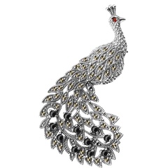 Staviori broszka/wisiorek paw w koronie. markazyty. onyks. granat. srebro rodowane 0,925. wymiary 29x59 mm.  może być używana jako wisiorek.  