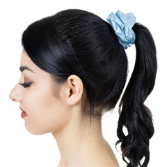 Gumka do włosów błękitna scrunchie metaliczna