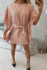 Pudrowo różowa sukienka koktajlowa z luźnym rękawem 9016
