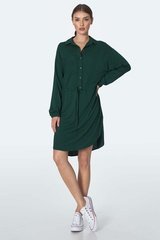 Koszulowa sukienka z troczkami w pasie - zielona