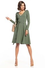 Rozkloszowana sukienka w szpic - zielona