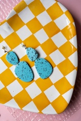 Kolczyki w stylu wiggly design kamyczki