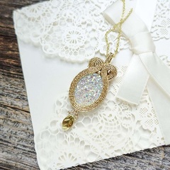 Złoty wisiorek soutache