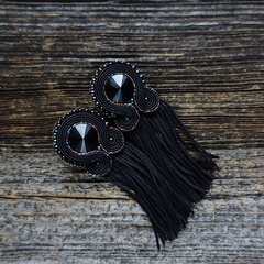 Czarne kolczyki soutache z frędzlami