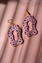 Kolczyki w duchu wiggly design
