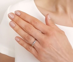 Pierścionek zaręczynowy z żółtego i białego złota z diamentami 0,09 ct wzór ap-7009zb