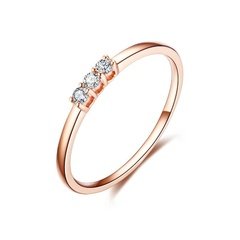 Staviori pierścionek. 3 diamenty, szlif brylantowy, masa 0,06 ct., barwa h, czystość si1-si2. różowe złoto 0,585. szerokość obrączki ok. 1,6 mm. korona 6 x 1,8 mm. wysokość 3 mm.