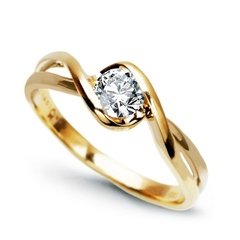 Staviori pierścionek. 1 diament, szlif brylantowy, masa 0,20 ct., barwa h, czystość si1. żółte złoto 0,585. 