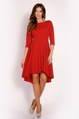 Czerwona sukienka z szerokim asymetrycznym dołem 