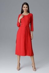 Czerwona rozkloszowana wizytowa sukienka z przeszyciami i paskiem