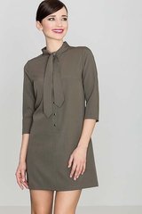 Uniwersalna oliwkowa koszulowa sukienka z wiązaną pod szyją szarfą